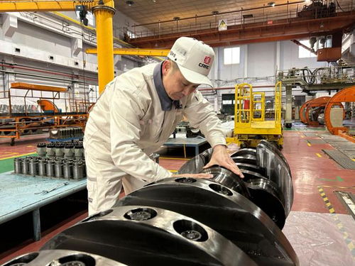 四川工匠李軍 堅守崗位34年,從學徒一步步成長為內鉗高級技師