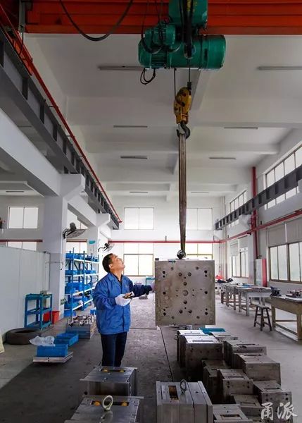 高考落榜干過篾匠 捕過魚,這個寧波人如何淬煉成 浙江工匠